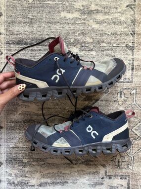 On Cloud X Shift Swiss running shoes size 9.5 Navy Ink Cherry Translucent Monom